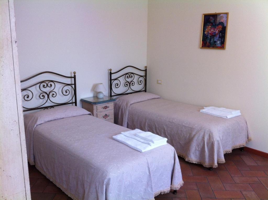 Gasthaus Bb Mambrotta San Martino Buon Albergo Zimmer foto