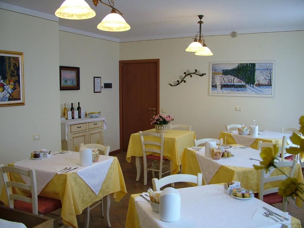 Gasthaus Bb Mambrotta San Martino Buon Albergo Exterior foto
