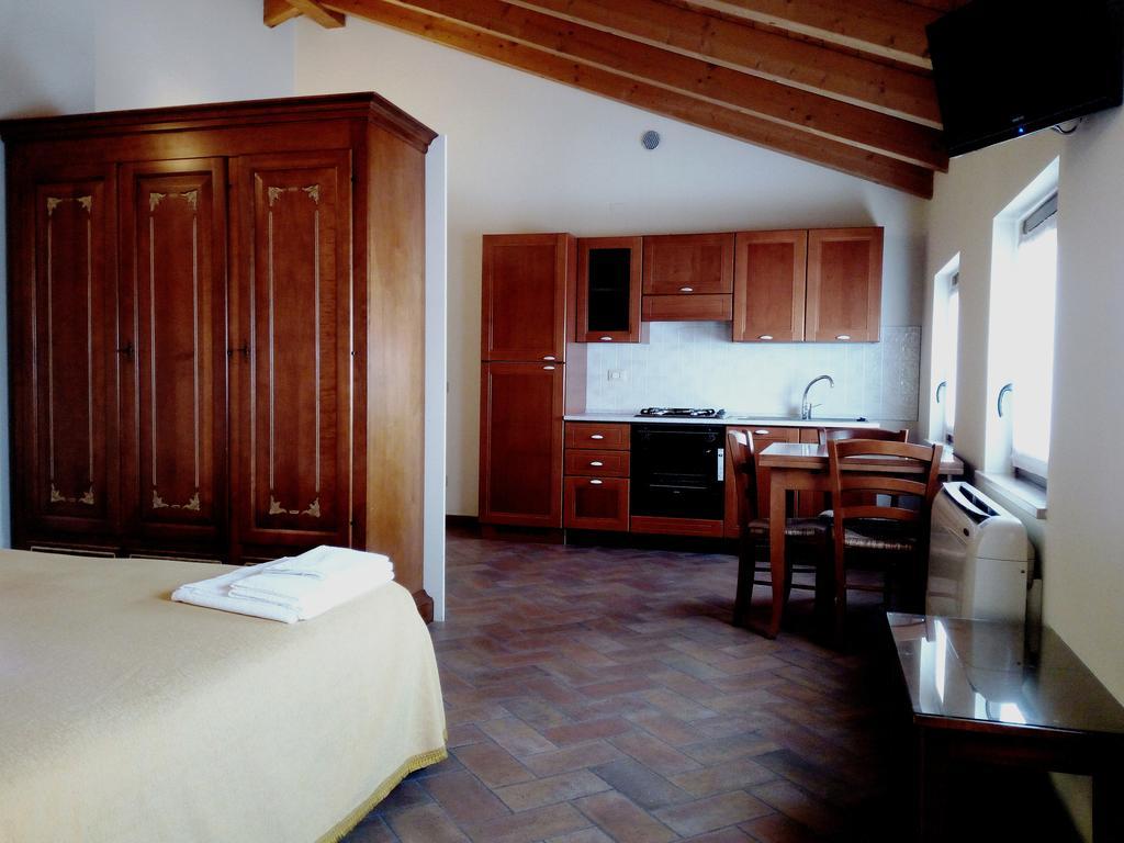Gasthaus Bb Mambrotta San Martino Buon Albergo Exterior foto