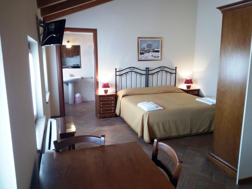 Gasthaus Bb Mambrotta San Martino Buon Albergo Exterior foto