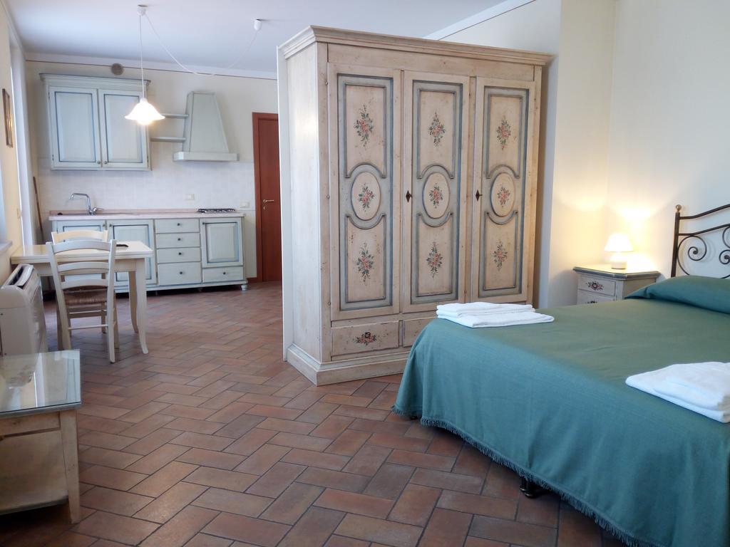 Gasthaus Bb Mambrotta San Martino Buon Albergo Exterior foto