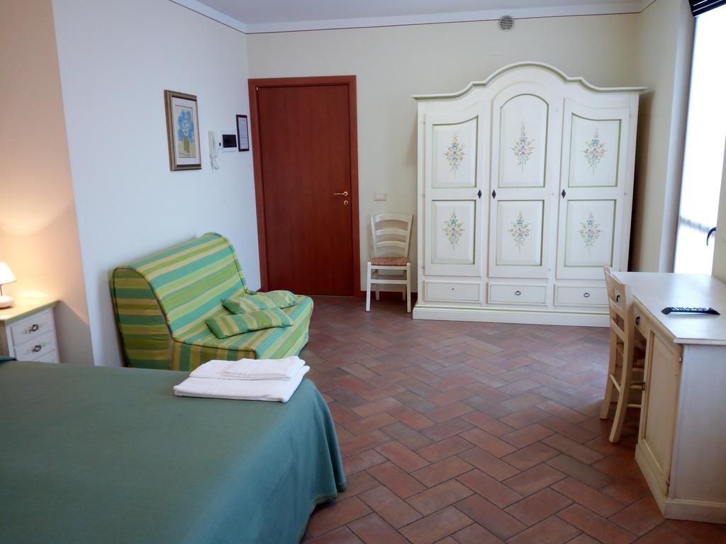 Gasthaus Bb Mambrotta San Martino Buon Albergo Exterior foto