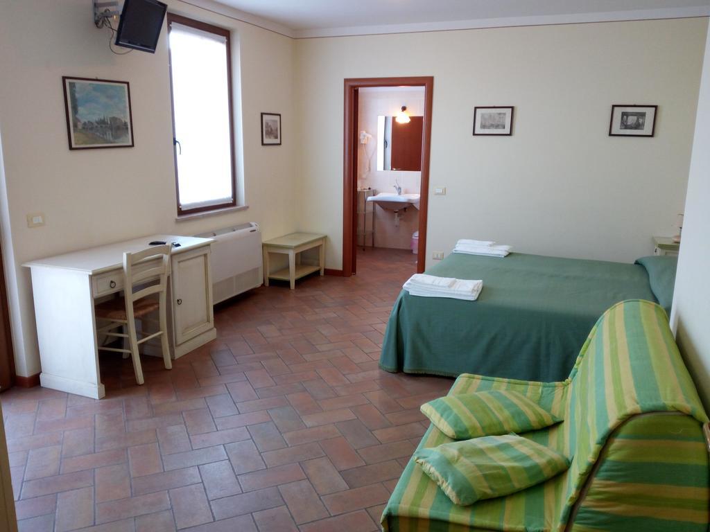Gasthaus Bb Mambrotta San Martino Buon Albergo Exterior foto